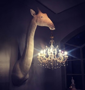 Czy lampa ścienna pasuje do małych pomieszczeń?